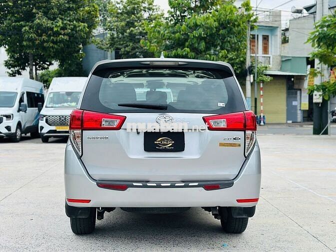 Toyota Innova 2.0 E MT 2018 Số sàn Bạc