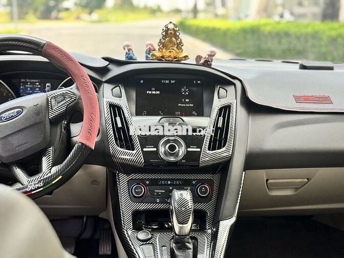Ford Focus RS Thể thao màu Trắng