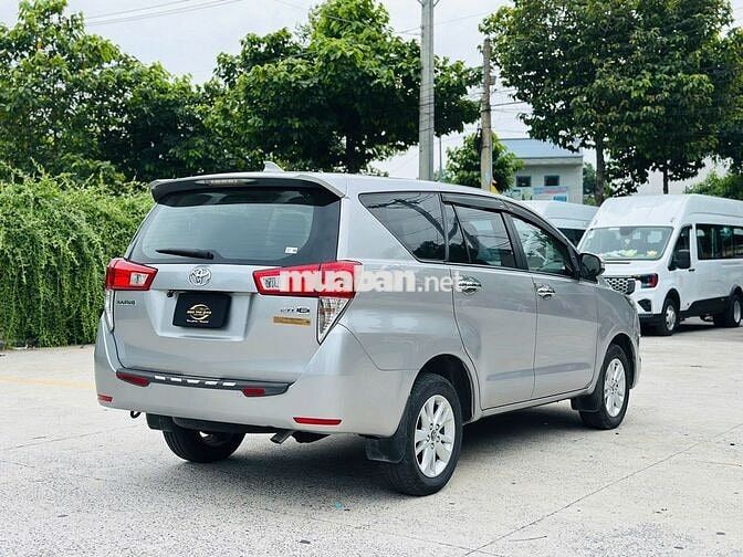 Toyota Innova 2.0 E MT 2018 Số sàn Bạc