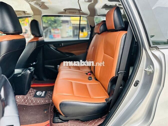 Toyota Innova 2.0 E MT 2018 Số sàn Bạc