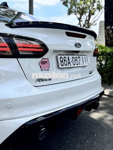 Ford Focus RS Thể thao màu Trắng