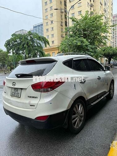 Hyundai Tucson Trắng SUV Tự động Xăng