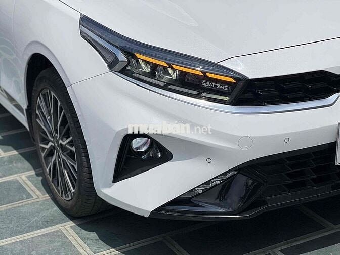 🌺🌺 Kia K3 Premium 2023 32000 km Trắng
