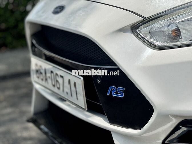 Ford Focus RS Thể thao màu Trắng