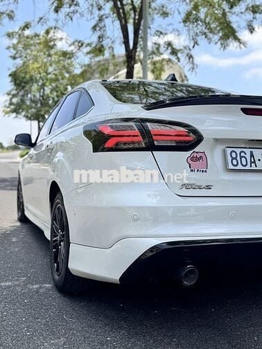 Ford Focus RS Thể thao màu Trắng