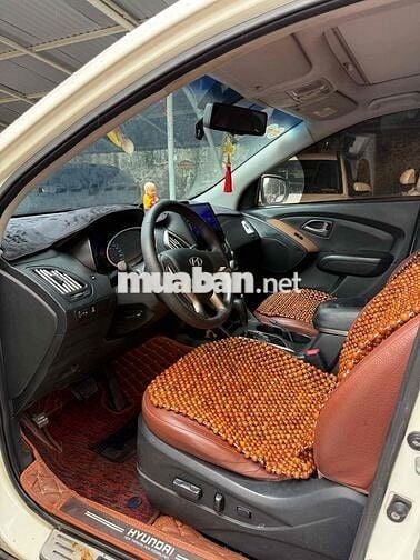 Hyundai Tucson Trắng SUV Tự động Xăng