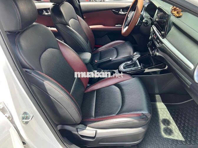 🌺🌺 Kia K3 Premium 2023 32000 km Trắng