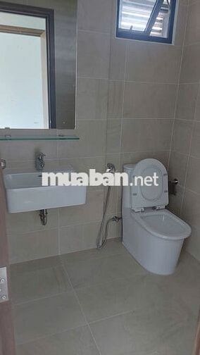 Cho thuê 2PN rèm, giàn phơi giá 5tr5/tháng view hồ bơi mát mẻ