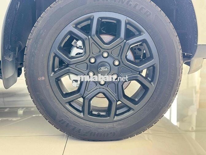 Ford Everest Sport xe sẵn giao ngay