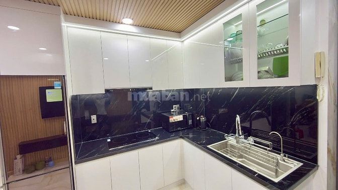 Bán nhà mới đẹp 5 tầng Full Nội Thất. Có thang máy. Quận 3. 