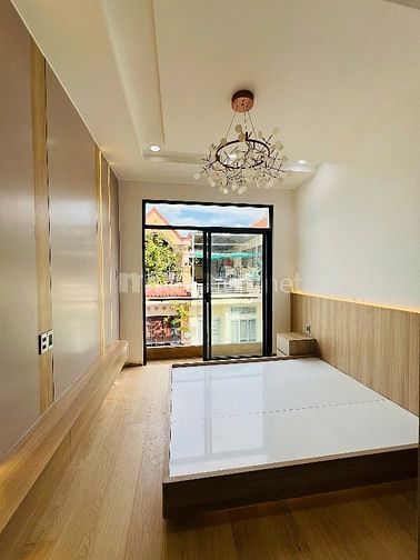Bán nhà mới đẹp 5 tầng Full Nội Thất. Có thang máy. Quận 3. 