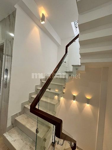 Bán nhà mới đẹp 5 tầng Full Nội Thất. Có thang máy. Quận 3. 
