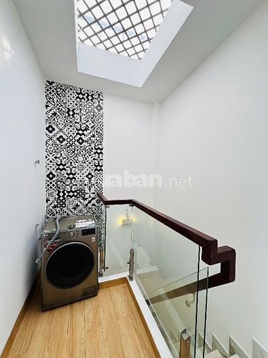 Bán nhà mới đẹp 5 tầng Full Nội Thất. Có thang máy. Quận 3. 