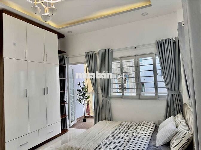 Cho thuê căn hộ 1PN 35m2 Ban Công - Đường Trần Phú, Quận 5