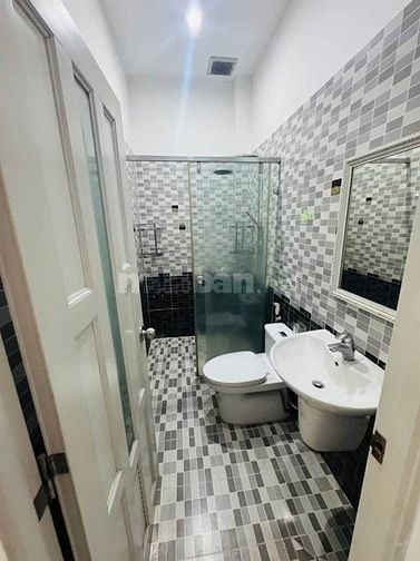 Cho thuê nhà MT Dân Chủ- Tân Phú.DT 4x18- 3 Lầu,st. 4pn, 5wc NT cơ bản