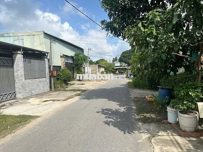 10x27m thổ cư 255m giá 900tr Xã Tân An Hội, cách cầu vượt 5 phút đi xe