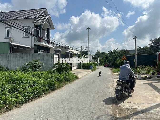 10x27m thổ cư 255m giá 900tr Xã Tân An Hội, cách cầu vượt 5 phút đi xe