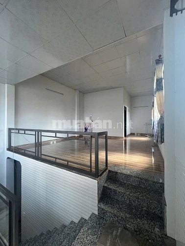 Bán nhà riêng 2 tầng 169,5m² hẻm 3 Hùng Vương, Buôn Hồ, sổ hồng