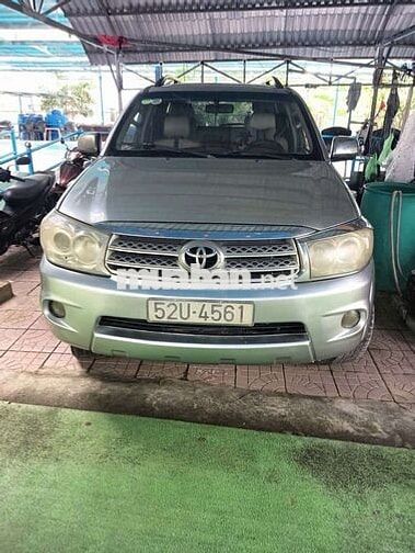 Toyota Fortuner Máy dầu 7 chỗ Bạc