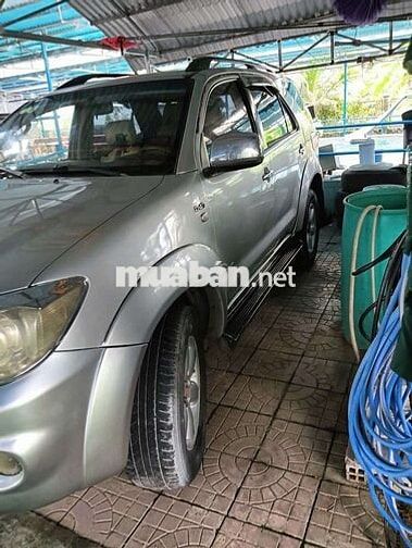 Toyota Fortuner Máy dầu 7 chỗ Bạc