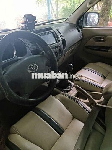 Toyota Fortuner Máy dầu 7 chỗ Bạc