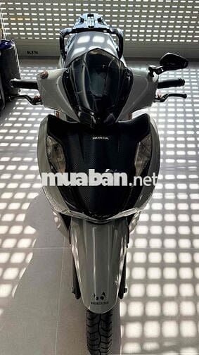 Honda SH 350i đời đầu máy Thái, đi kĩ cực ít đi