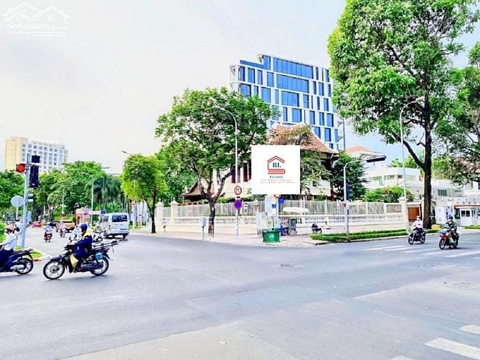 Cho thuê Biệt thự 3MT 216 Võ Thị Sáu, Q3, 700m² đất, DTSD 1.000m²