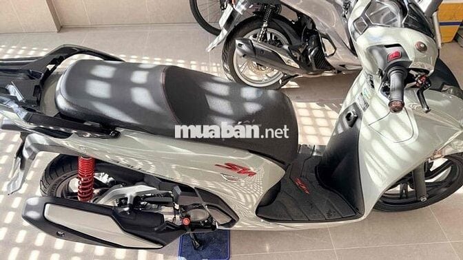 Honda SH 350i đời đầu máy Thái, đi kĩ cực ít đi