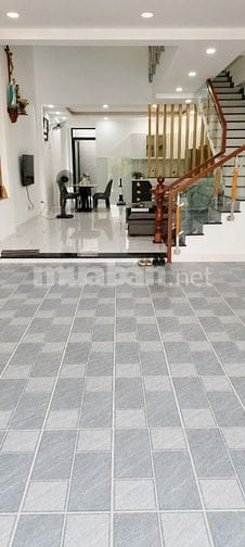 Bán nhà 2 lầu đường Lê Thị Tám, đối diện trường tiểu học Lê Lợi