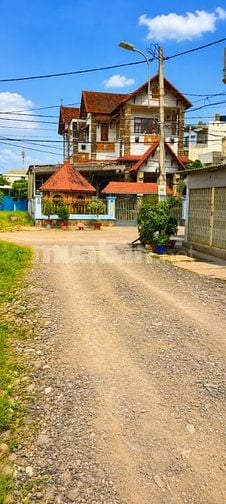 Bán nhà 2 lầu đường Lê Thị Tám, đối diện trường tiểu học Lê Lợi