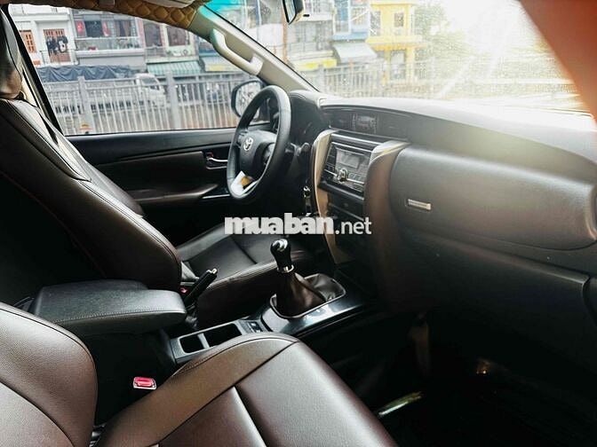 Toyota Fortuner 2017 Bạc Dầu 7 chỗ