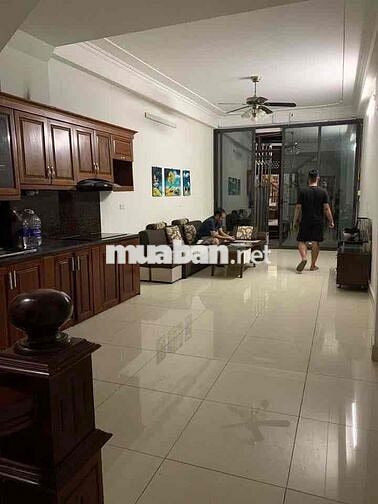 Cho thuê nhà Nguyễn Văn Cừ, 3PN, Ô tô qua nhà, full đồ. Giá 8tr
