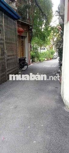 Cho thuê nhà Nguyễn Văn Cừ, 3PN, Ô tô qua nhà, full đồ. Giá 8tr