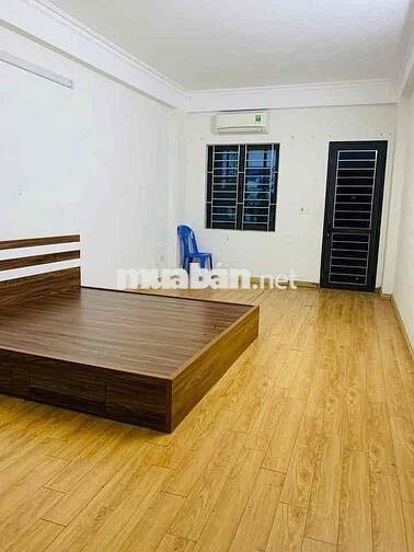 Cho thuê nhà Nguyễn Văn Cừ, 3PN, Ô tô qua nhà, full đồ. Giá 8tr