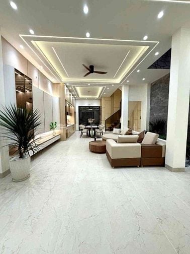 BÁN NHÀ MẶT TIỀN KINH DOANH NGAY TÊN LỬA DT 100M2 GIÁ CHỈ NHỈNH 5 TỶ