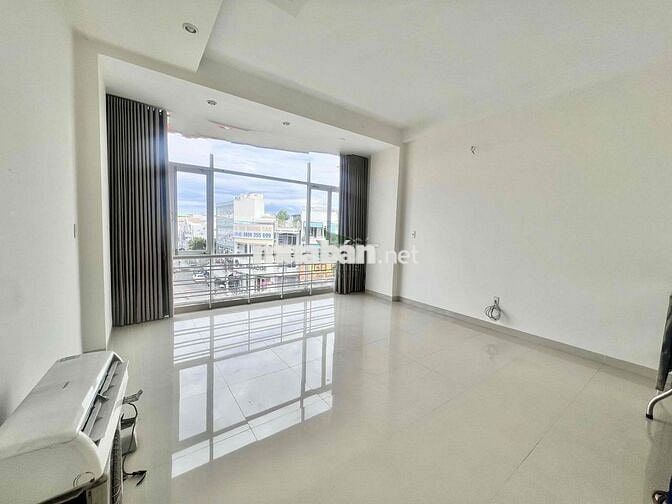 CHO THUÊ NHÀ Ở KINH DOANH 4 TẦNG GẦN NGÃ TƯ KHU TRUNG TÂM THÀNH PHỐ