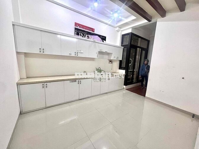 CHO THUÊ NHÀ Ở KINH DOANH 4 TẦNG GẦN NGÃ TƯ KHU TRUNG TÂM THÀNH PHỐ