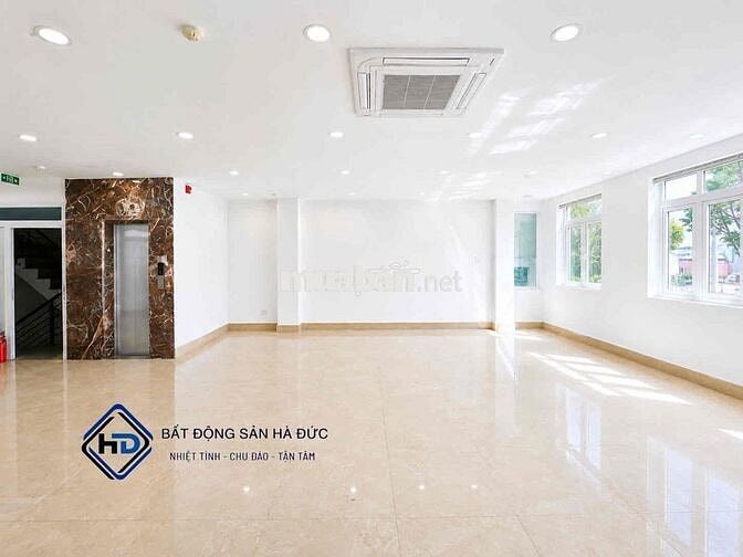 Toà nhà 8x20 có hầm để xe, THANG MÁY gần trung tâm Quận