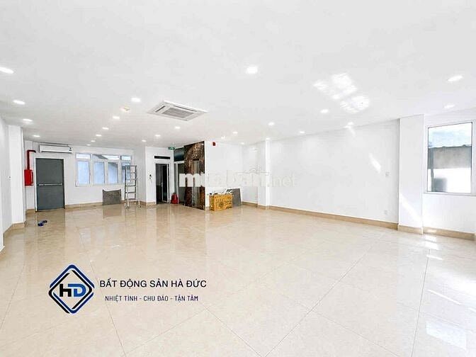 Toà nhà 8x20 có hầm để xe, THANG MÁY gần trung tâm Quận