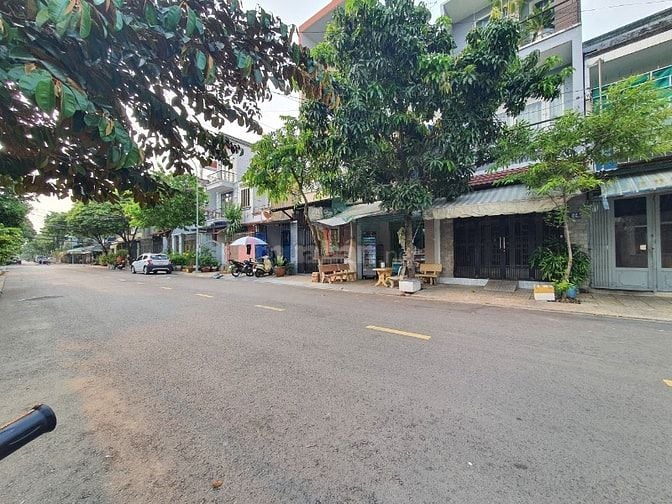 Giảm 2 TỶ còn 9.5 tỷ-Bán nhà MT Lê Niệm-DT 4x17- 2 Lầu-St GIÁ QUÁ TỐT