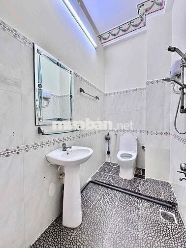 Cho Thuê Căn Hộ Ban Công Full NT Rộng 27m2 Gần ĐH Kinh Tế UeH Q10