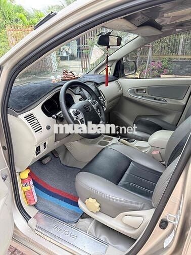 Toyota Innova 2013 Vàng cát