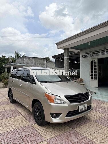 Toyota Innova 2013 Vàng cát