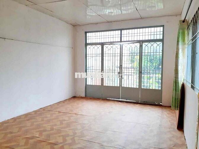 BÁN ĐẤT TẶNG NHÀ - TRỤC PHẠM VĂN ĐỒNG - HẺM Ô TÔ - 100m2 - 4.8 TỶ