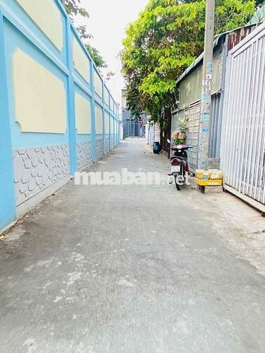 BÁN ĐẤT TẶNG NHÀ - TRỤC PHẠM VĂN ĐỒNG - HẺM Ô TÔ - 100m2 - 4.8 TỶ