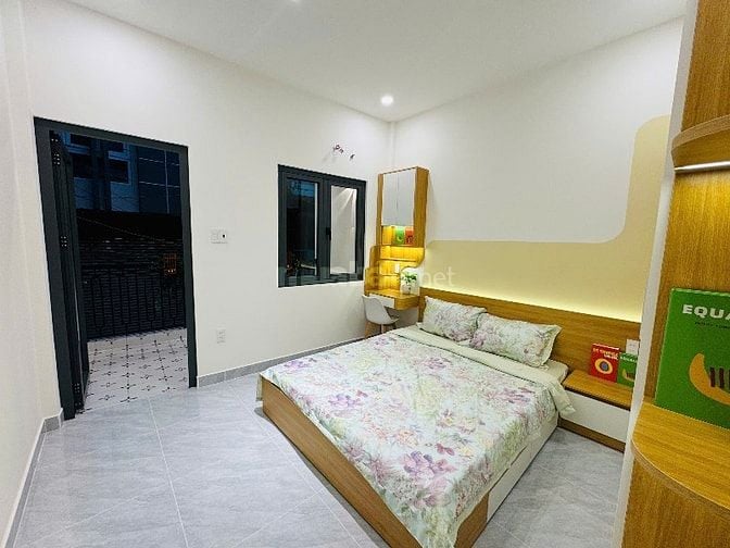NHÀ ĐẸP - FULL NỘI THẤT - XE 7 CHỖ ĐỖ CỬA - CHỈ 1 CĂN RA MẶT TIỀN 
