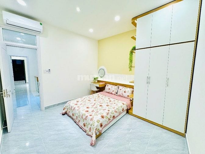 NHÀ ĐẸP - FULL NỘI THẤT - XE 7 CHỖ ĐỖ CỬA - CHỈ 1 CĂN RA MẶT TIỀN 