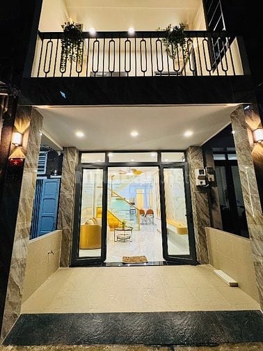 NHÀ ĐẸP - FULL NỘI THẤT - XE 7 CHỖ ĐỖ CỬA - CHỈ 1 CĂN RA MẶT TIỀN 