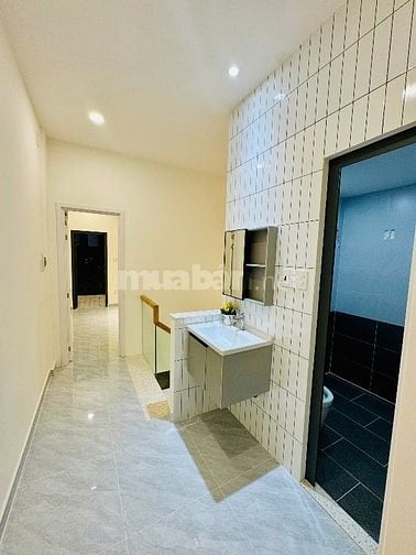 NHÀ ĐẸP - FULL NỘI THẤT - XE 7 CHỖ ĐỖ CỬA - CHỈ 1 CĂN RA MẶT TIỀN 