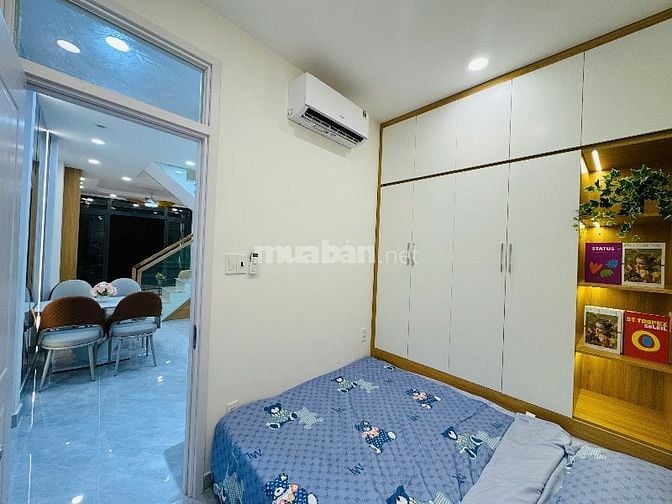 NHÀ ĐẸP - FULL NỘI THẤT - XE 7 CHỖ ĐỖ CỬA - CHỈ 1 CĂN RA MẶT TIỀN 